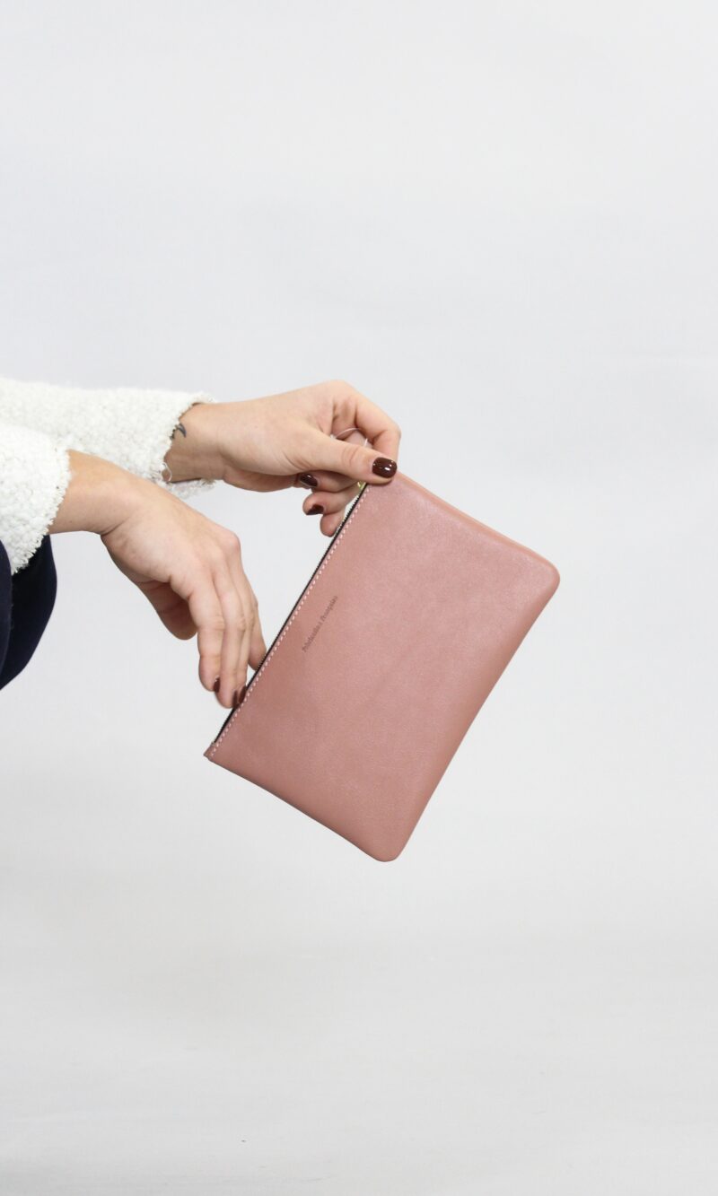 ARCHIVE. LA POCHETTE MEDIUM EN CUIR